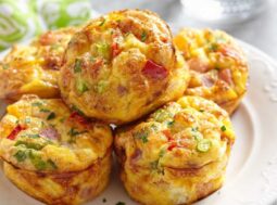 tortini salati di uova dorati