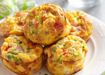 tortini salati di uova dorati