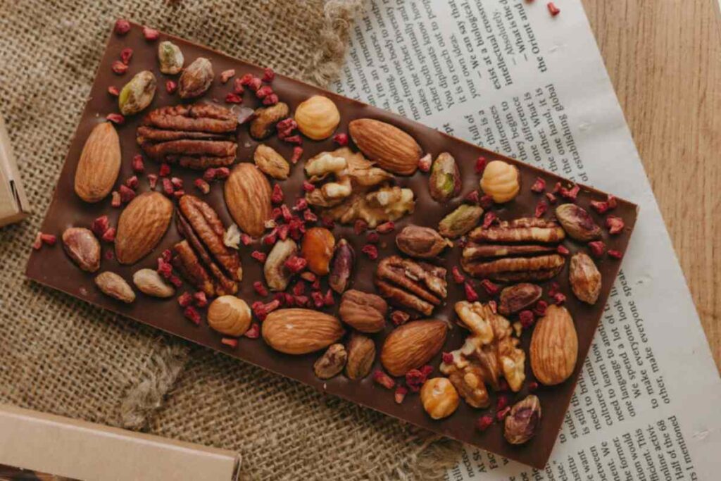 barretta di cioccolato con frutta secca