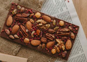 barretta di cioccolato con frutta secca