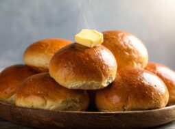 vassoio con brioche soffici
