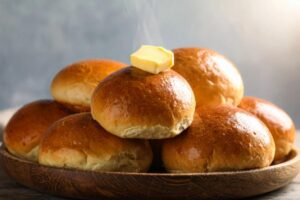 vassoio con brioche soffici