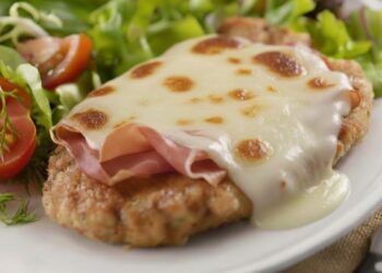 cotoletta con prosciutto e mozzarella
