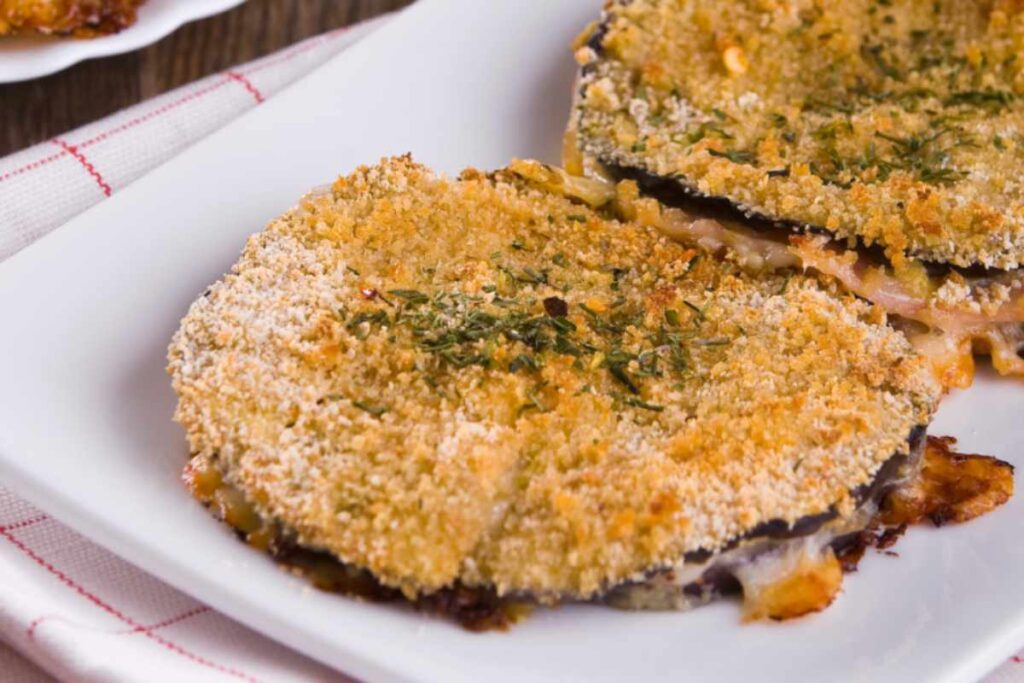 cotolette melanzane cotolette di melanzane in un piatto