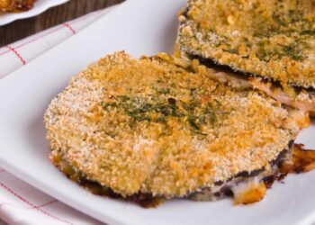 cotolette di melanzane in un piatto