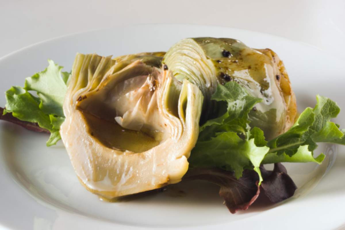 Ma quale solita insalata noiosa: oggi la facciamo di carciofi, sfiziosa e profumata