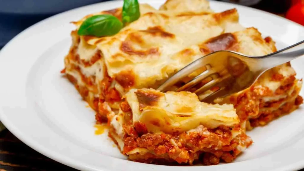 lasagna senza pasa ricetta sarda della tardizione, lasagna morbida e sugosa con ragù