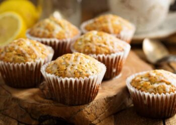 muffin al limone su tagliere