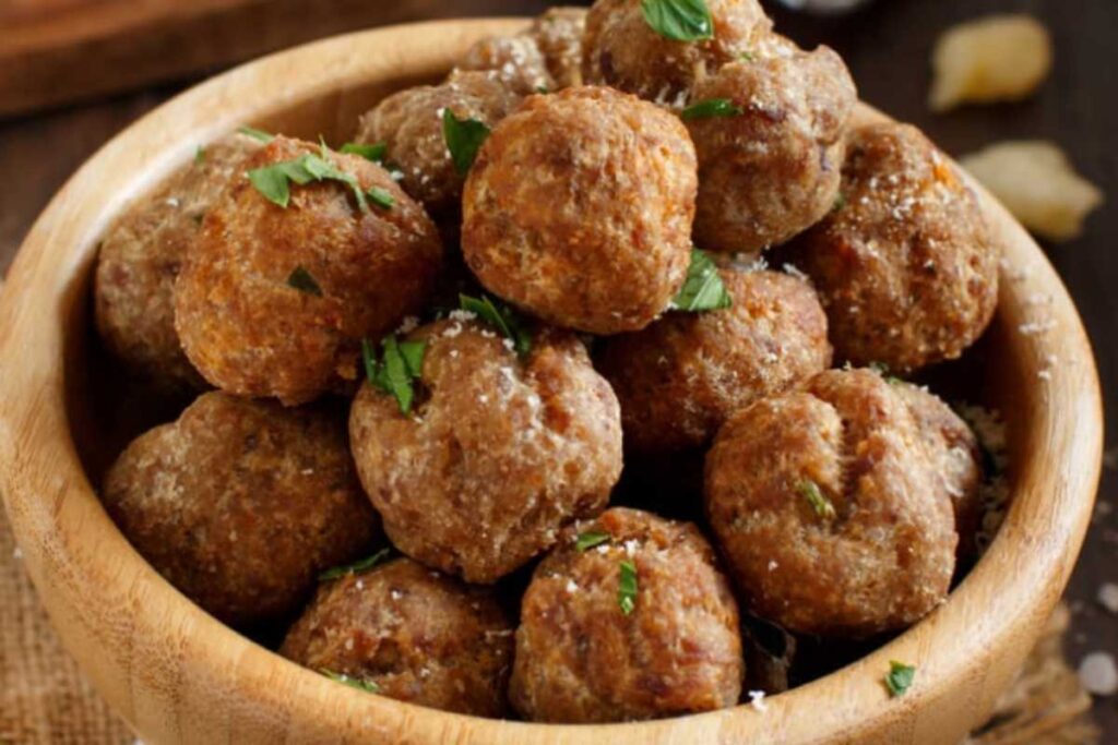 polpette senza uova polpette senza uova in una ciotola di legno