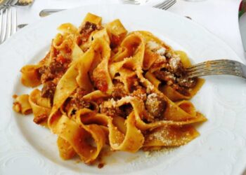 pasta con ragù di salsicce