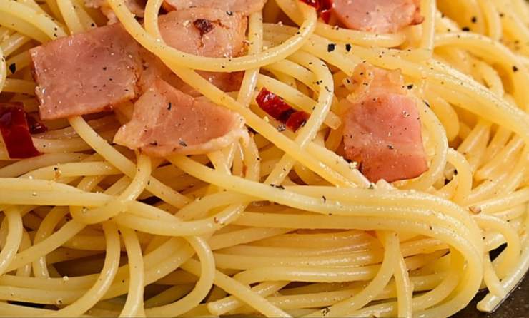 Spegniamo il fuoco, spolveriamo il parmigiano grattugiato e mescoliamo ancora. Aggiustiamo il sale, se occorre et voilà: squisiti!