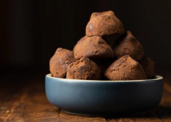 ciotola con tartufini al cacao