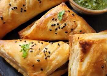 triangolini di pasta sfoglia ripieni