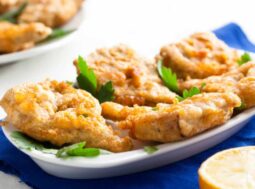 carciofi fritti in un vassoio