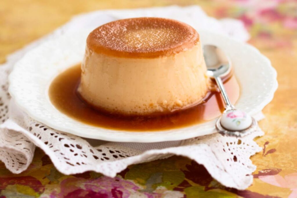creme caramel in piatto