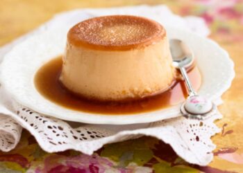 creme caramel in piatto