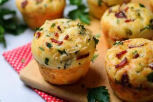 muffin al formaggio dorati