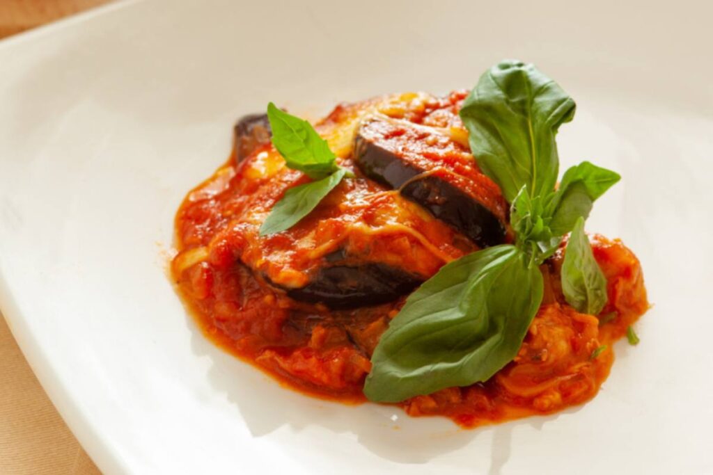 parmigiana di melanzane cremosa al pomodoro