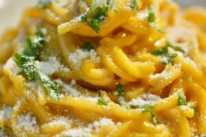 pasta cremosa con burro e parmigiano