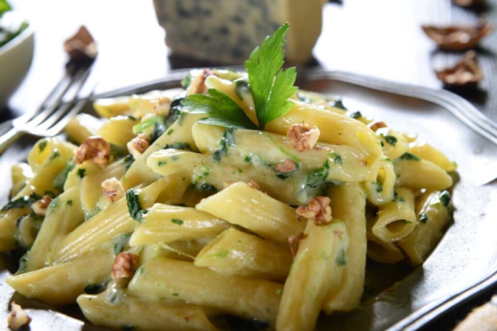 pasta gorgonzola noci pasta con gorgonzola e noci