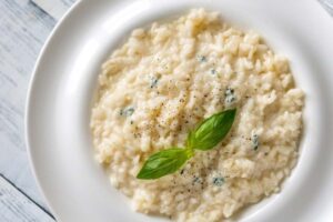 risotto al gorgonzola in un piatto