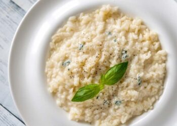 risotto al gorgonzola in un piatto