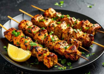 spiedini di pollo con limone e aromi