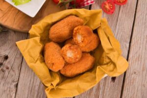 supplì di riso con pomodoro e mozzarella