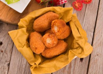 supplì di riso con pomodoro e mozzarella