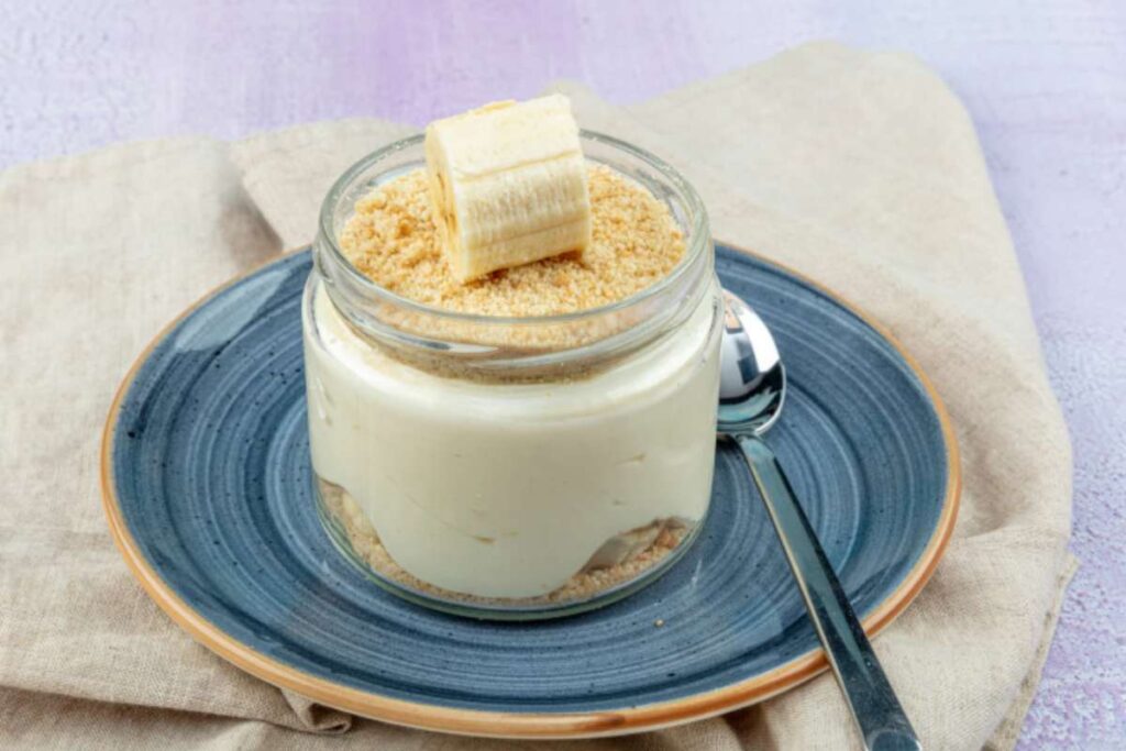 dessert al cucchiaio di ricotta e zucchero