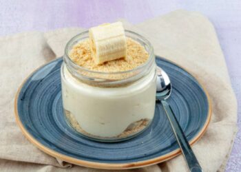 dessert al cucchiaio di ricotta e zucchero