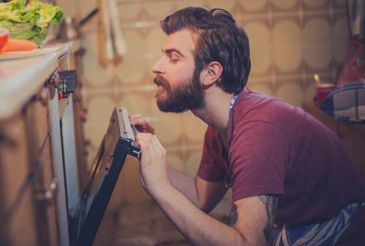 Cuocete a 180 gradi in modalità statica per circa 20/25 minuti: fate la prova stecchino, dovrà uscire asciutto. A questo punto estraete i muffin e lasciateli intiepidire, poi serviteli e gustateli!