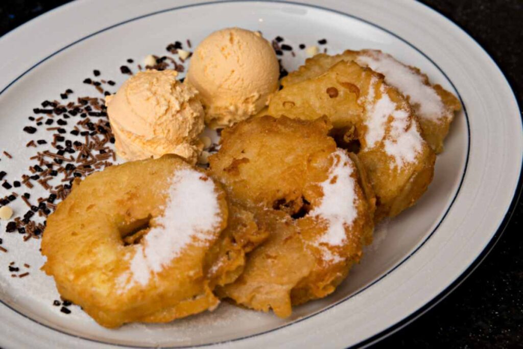 frittelle di anans con gelato