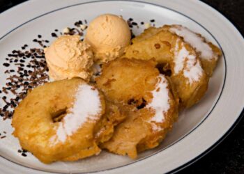 frittelle di anans con gelato