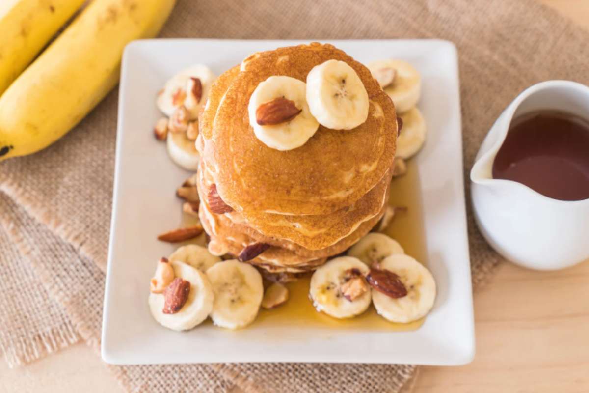 I pancake stavolta li faccio alle banane: la colazione diventa golosissima