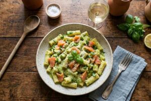 pasta crema zucchine salmone pasta con crema di zucchine e salmone