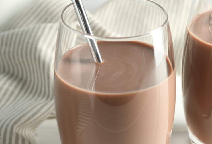 Dividiamo il composto ottenuto nei vari bicchieri ed ecco pronta la nostra cioccolata fredda golosissima.