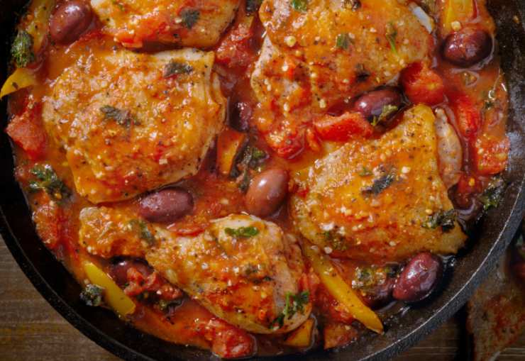 A cottura quasi completa togliamo il coperchio per assorbire eventuale acqua in eccesso. Spegniamo la fiamma, controlliamo il sale e dritti a tavola: un profumo divino e un sapore eccezionale.