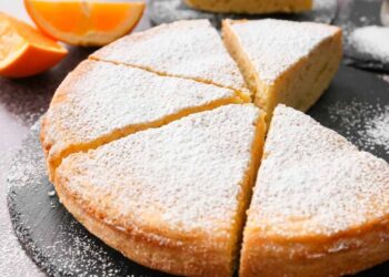 torta di arancia e limone con zucchero a velo