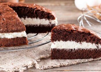 torta al cioccolato con panna