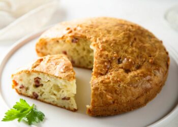 torta salata dorata
