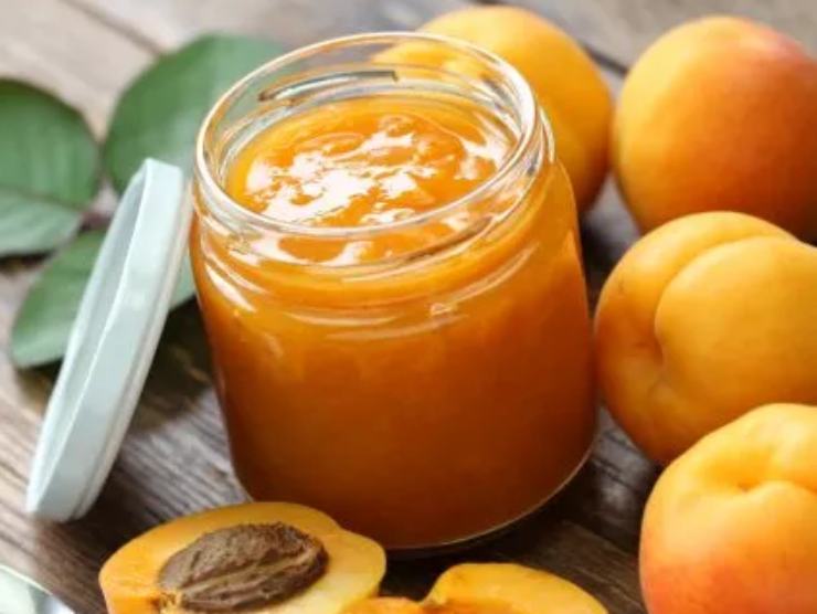 Cuocete in forno statico già caldo a 180 gradi per circa 40/45 minuti. Fate sempre la prova stecchino prima di sfornare! Lasciate raffreddare completamente prima di sformare e spolverizzate con abbondante zucchero a velo.&nbsp;