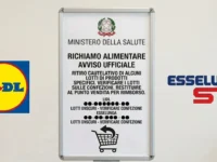 Documento ufficiale del Ministero della Salute intitolato Richiamo Alimentare Avviso Ufficiale, con i loghi di Lidl ed Esselunga ai lati e i dati sensibili dei lotti oscurati.