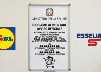 nota-ministero-salute-richiamo-esselunga-lidl (1) Documento ufficiale del Ministero della Salute intitolato Richiamo Alimentare Avviso Ufficiale, con i loghi di Lidl ed Esselunga ai lati e i dati sensibili dei lotti oscurati.