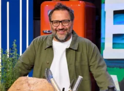 camper-chiude-ascolti-peppone-calabrese Peppone Calabrese conduttore del programma Camper su Rai 1 analizza gli ascolti