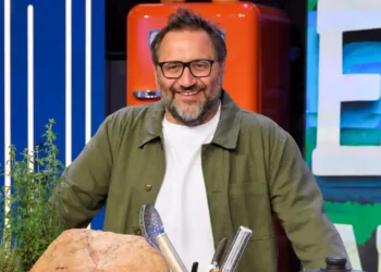 camper-chiude-ascolti-peppone-calabrese Peppone Calabrese conduttore del programma Camper su Rai 1 analizza gli ascolti